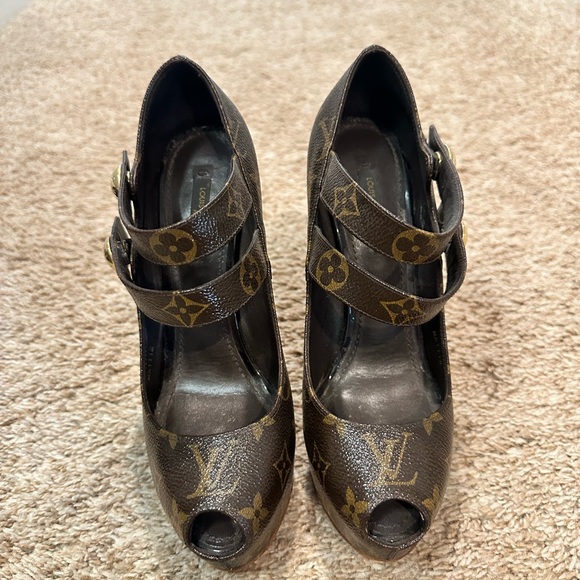 Louis Vuitton Heels 37.5 - Picture 2 of 5